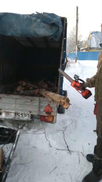 Аккумуляторная цепная пила 21V  30см сучкорез. 600вт