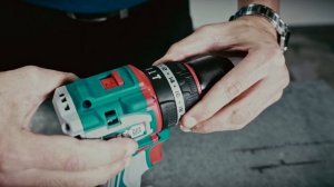 Аккумуляторная компактная бесщеточная ударная дрель-шуруповерт TOTAL TIDLI20668