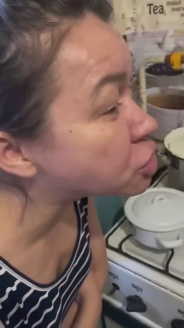 Иришка Чики Пики и Безумный Паша готовят и танцуют смотреть онлайн