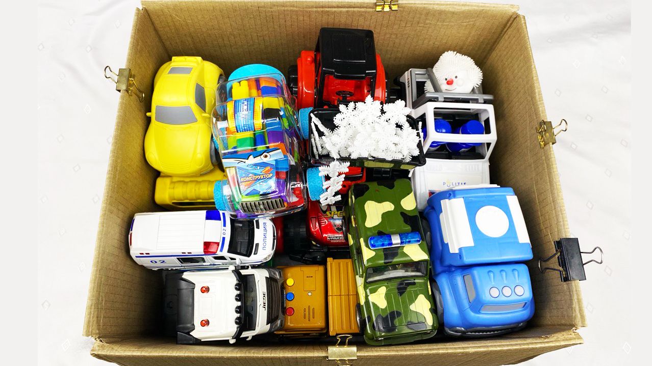 Мультики для детей про игрушечные Машинки в коробке. Новые Новогодние машинки. Мультики для малышей смотреть онлайн