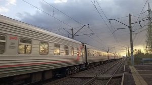 ЭП1-022 с поездом №124Ы Красноярск-Абакан проезжает платформу Студенческая.