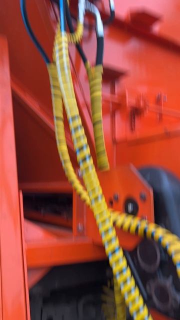 Пескоразбрасывающее оборудование КДМ  в кузов КамАЗ-6520 от завода