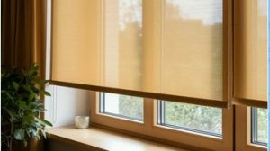 Как обрезать по ширине и установить рулонную штору на окно.