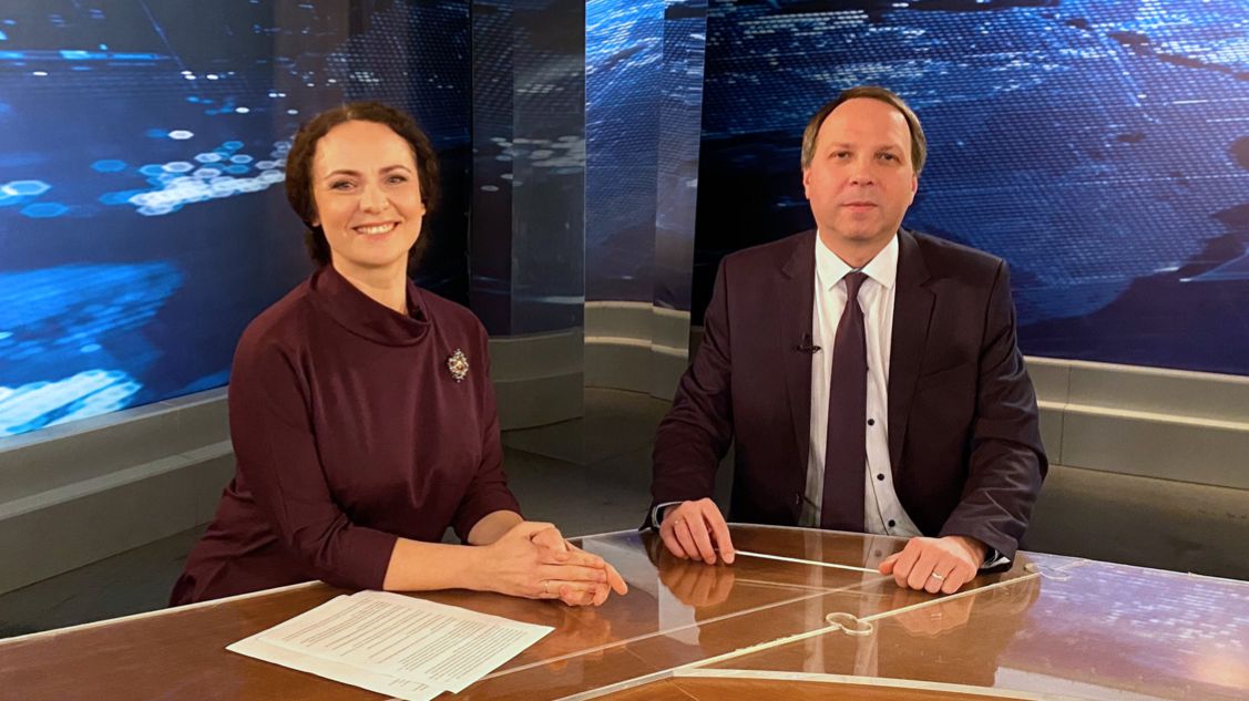 ИНТЕРВЬЮ 21.12.25 Лев Дунаев, дирижёр Губернаторского симфонического оркестра Новгородской области смотреть онлайн