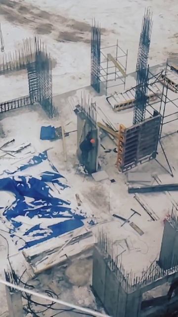 От безысходности... #башенныйкран #крановщик #стройка #работа #ветер