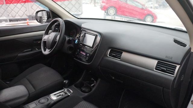 Mitsubishi Outlander смотреть онлайн