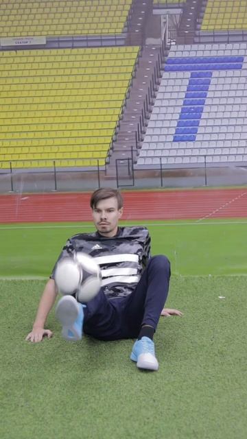 ФУТБОЛЬНЫЕ ТРЮКИ СИДЯ смотреть онлайн