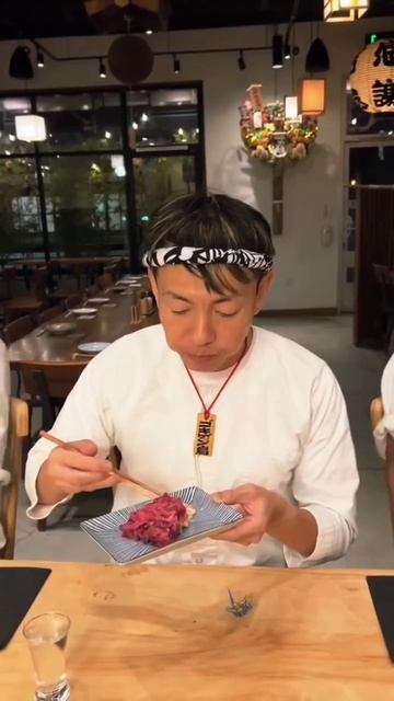 КИТАЙЦЫ ПРОБУЮТ СЕЛЁДКУ ПОД ШУБОЙ!!! смотреть онлайн