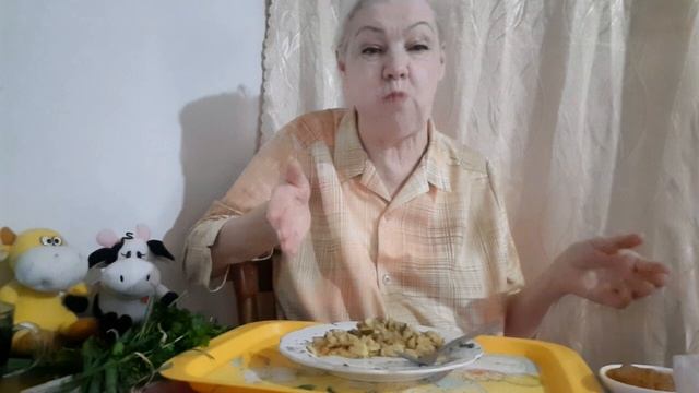 MukbangTatyanaeats/картошечка жареная / икра баклажанная смотреть онлайн