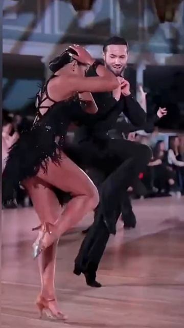 Послушай песню и танец посмотри,
Может сердечко ёкнет внутри! смотреть онлайн