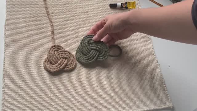 Узел Трилистник. Плетение из газетных трубочек смотреть онлайн