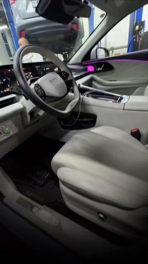 Это не машина! EXEED RX