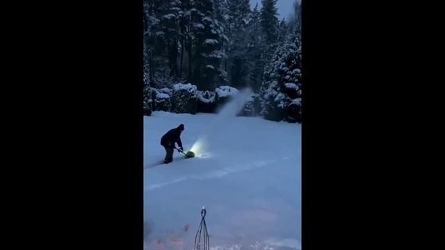 Лучший снегоуборщик аккумуляторный. Отзыв клиента #2 смотреть онлайн