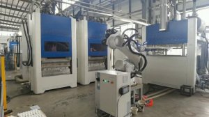 Обслуживание термопластавтомата с помощью промышленного робота INOVANCE