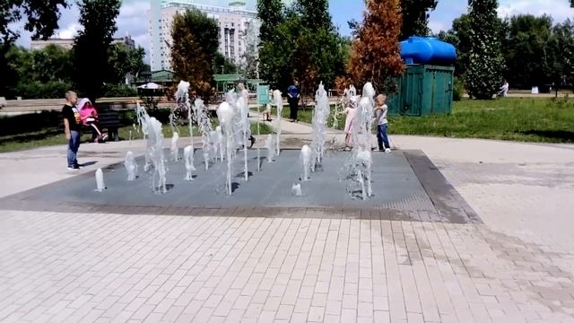 В парке Изумрудный смотреть онлайн