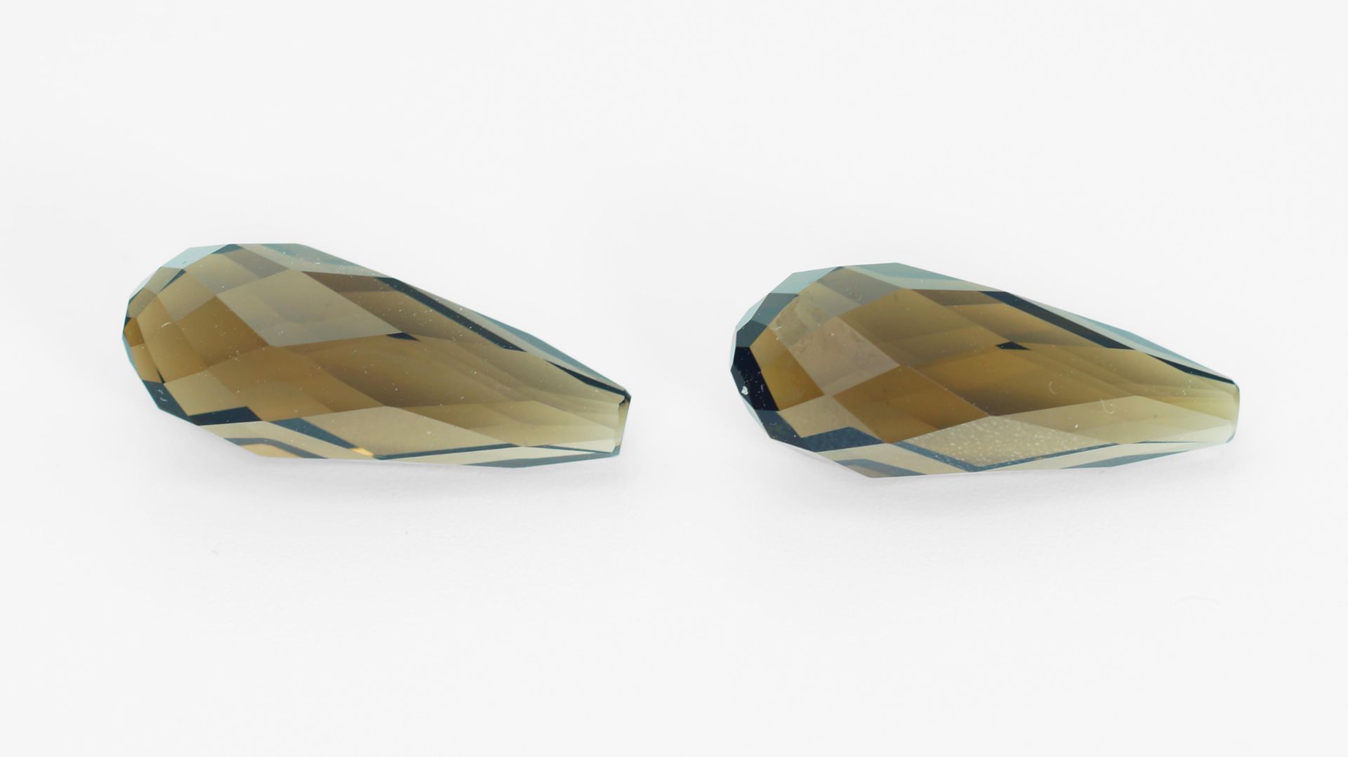 Парный Дымчатый Кварц 14,78 карат смотреть онлайн