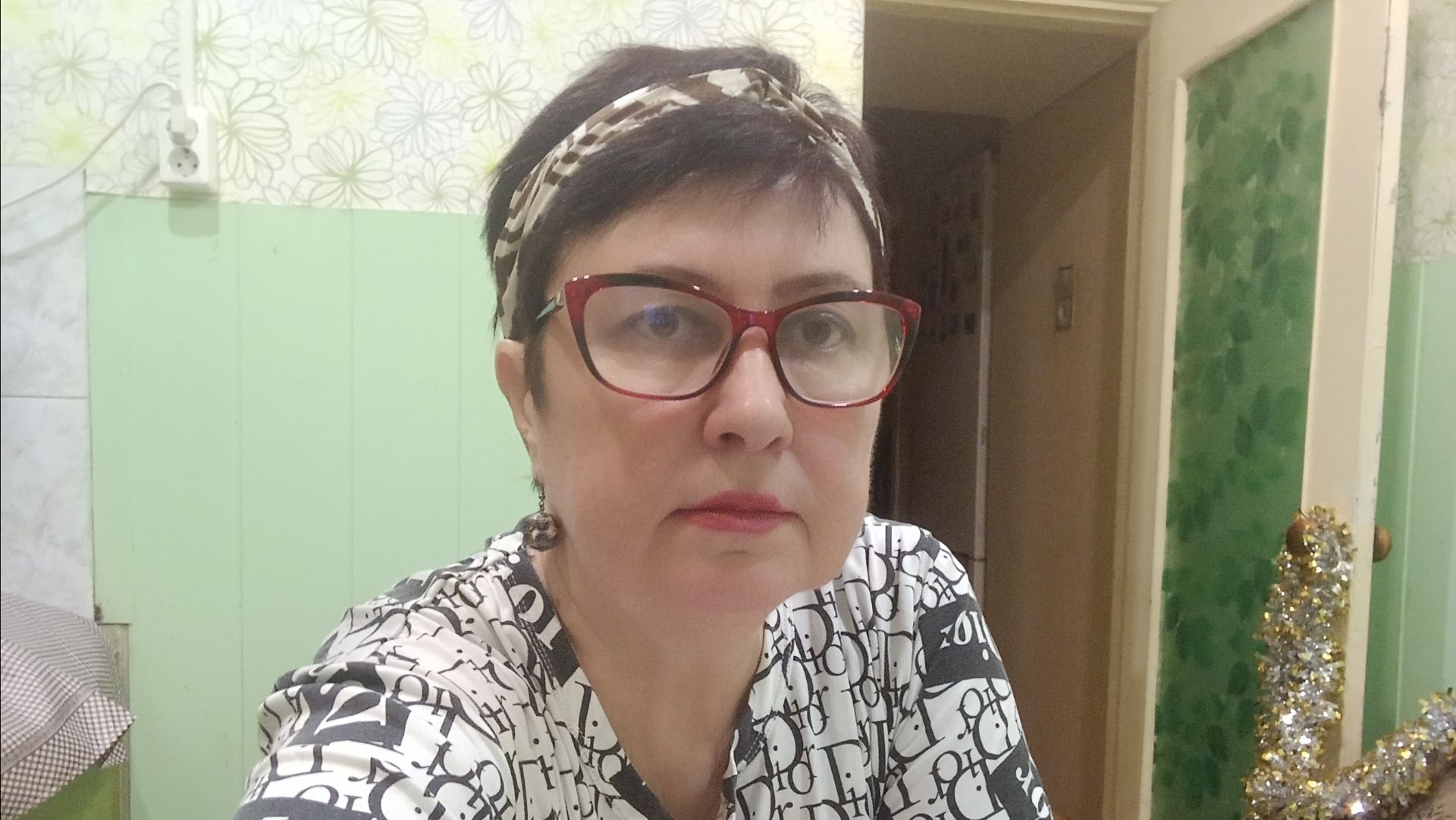 Коротаю вечерок,настроение получше стало. смотреть онлайн