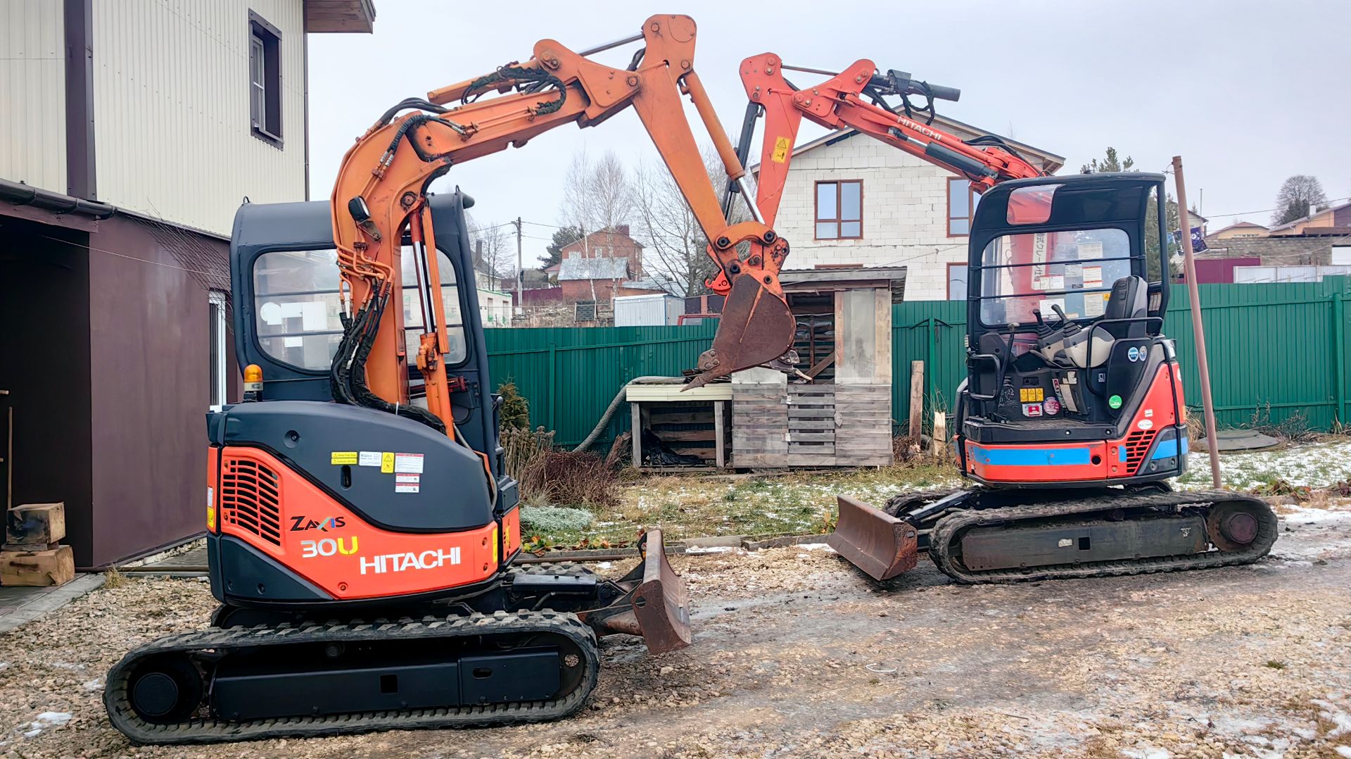 HITACHI  Zaxic 30 UR