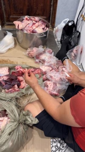 Муж привез мясо