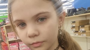 идём по магазинам и ищем одежду на дискач