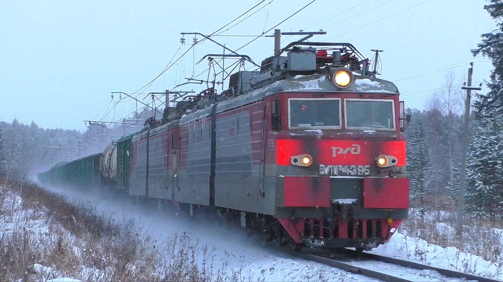 "Из лесу вышел...". ВЛ11М-400/439 с грузовым поездом смотреть онлайн