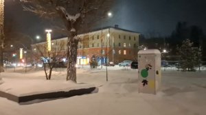 прогулка по нашему красивому городу и помагазинвм