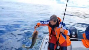 Настоящая морская рыбалка в Баренцевом море. Ловля Трески. Отдых и развлечения в Мурманске.👍