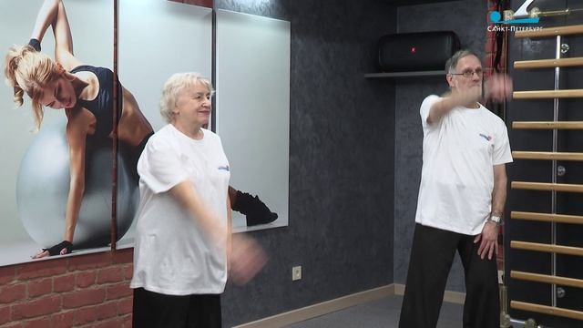 Зарядка для «серебряного» возраста. Упражнения для гибкости суставов плеч и локтей и на координацию