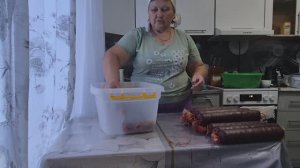 я целый день в запаре/ кровяная колбаска будет/ салат на вечер/