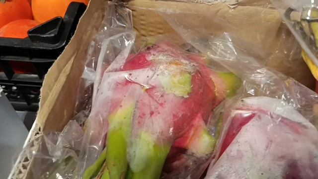 #шикарный новый виноград и фрукты в магазине смотреть онлайн