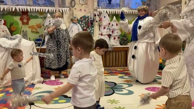 "Сказка про настоящего Снеговичка" Группа №2 "Птенчики" смотреть онлайн