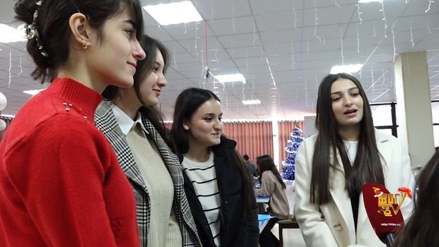 Зарисовка «Елки в ЮОГУ» смотреть онлайн