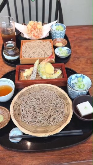 Настоящая японская лапша соба среди природных пейзажей