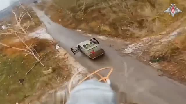 Работа дронщиков на оптике по логистике ВСУ в районе Петровке, к западу от Купянска смотреть онлайн