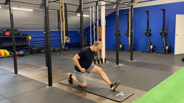 Растяжка задней поверхности бедра в позиции выпада / Hamstring Stretch смотреть онлайн