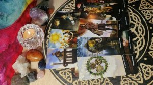 Что творится за спиной 🔮 таро расклад