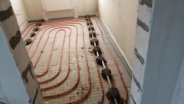 Раскатка теплого пола и обустройство чистовой бетонной стяжки. смотреть онлайн