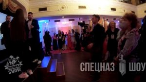 На корпоративе организатор разбил вазу об голову Директору