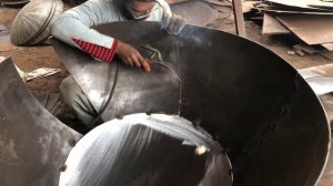 Огромный чан из старого корабельного железа. Изготовление. Пакистан.