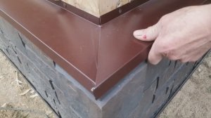 Чем закрыть цоколь фундамента на сваях и монолите, облицовка фасадными панелями и монтаж водоотливов