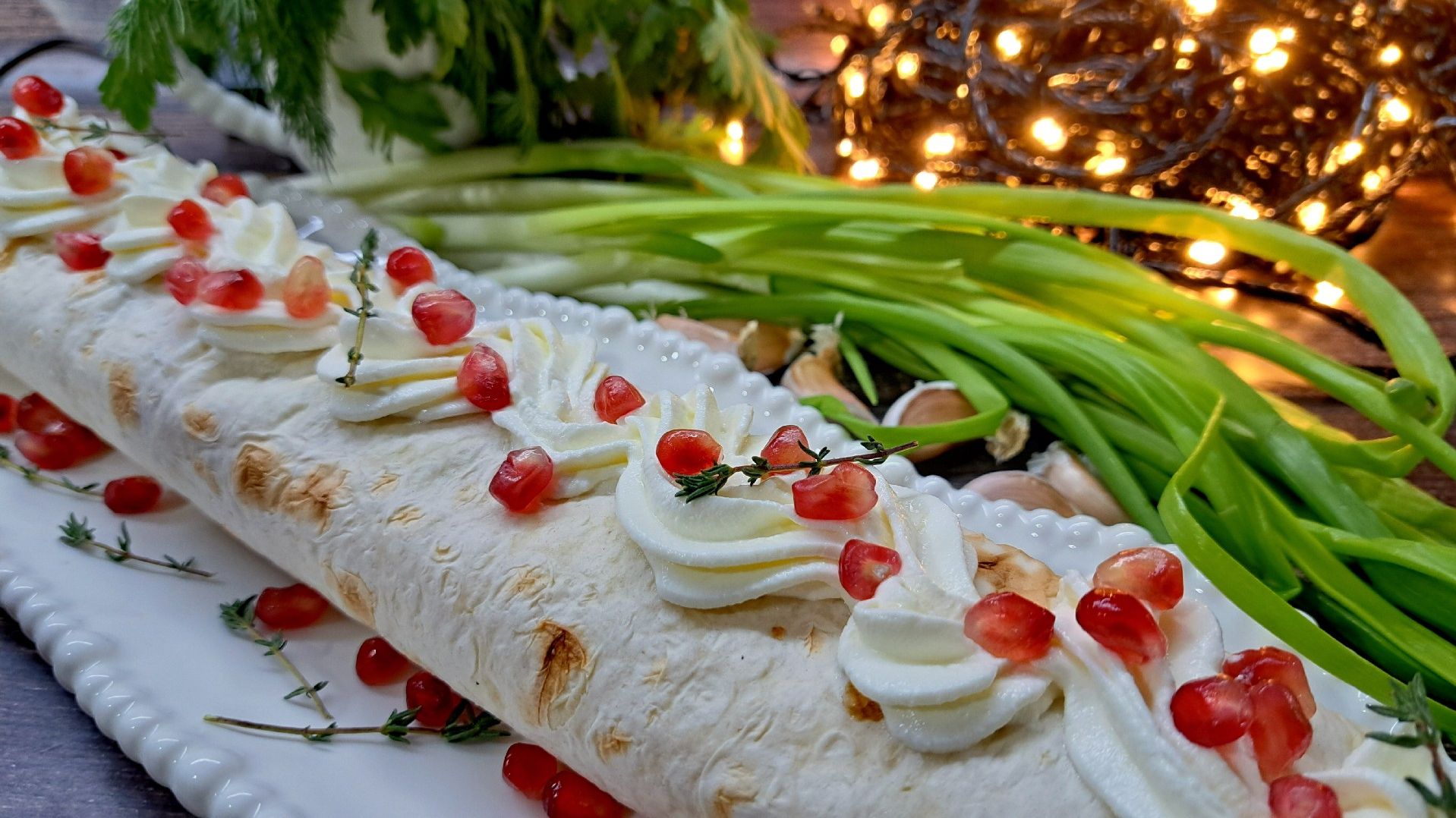 Закуски на новогодний стол! Рулет со шпротами! Его так и хочется съесть)😋 Сырные корзиночки и ...😍 смотреть онлайн