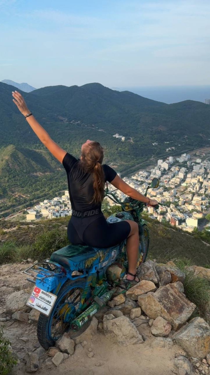 Что находится на самой высокая горе во Вьетнаме?!🤯 🇻🇳 смотреть онлайн