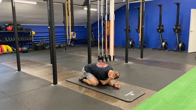 Мобилзация грудного отдела сидя на пятках смотреть онлайн