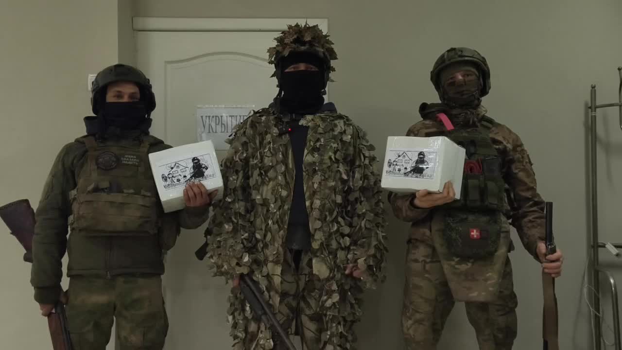 Бойцы 4 бригады выразили благородность прихожанам Троицкого Храма деревни Болтино за окопные свеч... смотреть онлайн