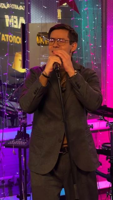 «Осталось только тоньше инея на ладони линия» #стаспьеха #музыка #наладонилиния смотреть онлайн