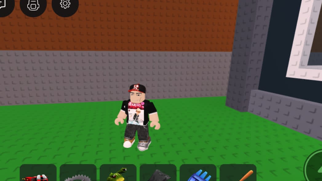 едет чёрная БМВ