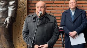 ОРУЩАЯ МАКСАКОВА МИРОНОВ АПЕКСИМОВА ЯРМОЛЬНИК … АРТИСТЫ ПРИШЛИ НА ОТКРЫТИЕ ПАМЯТНИКА ЮРИЮ ЛЮБИМОВУ