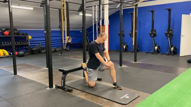 растяжка передней поверхности бедра на лавке смотреть онлайн