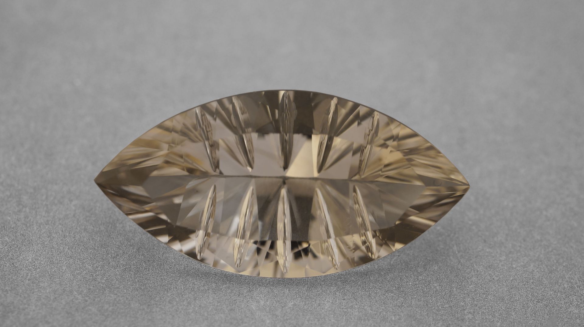 Дымчатый Кварц 27,10 карат смотреть онлайн