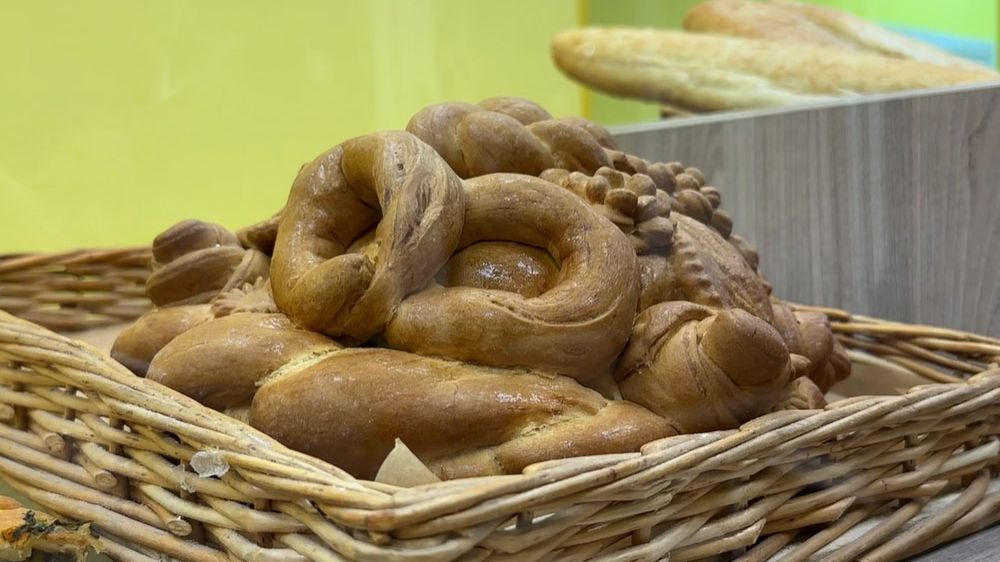 Задавший вопрос Путину пекарь рассказал "РГ", какой выпечкой собирается угостить президента смотреть онлайн